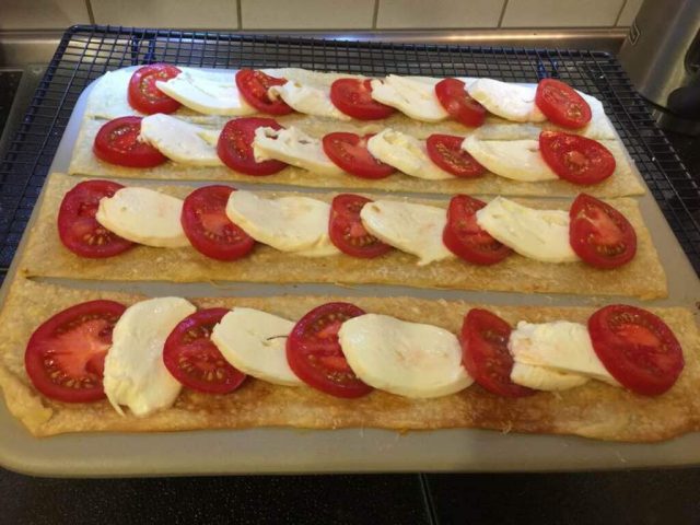 Caprese - Pizza vom Zauberstein