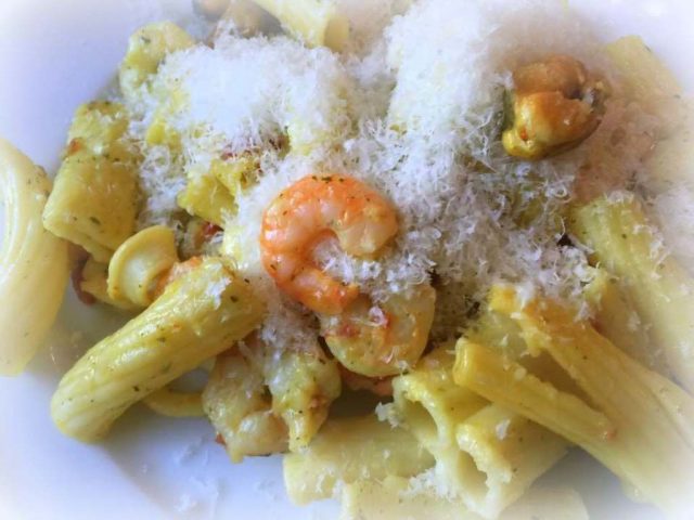 Nudeln mit Meeresfrüchten auf dem Rockcrok® von Pampered Chef