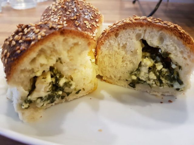 Gefüllte Spinat Feta Päckchen auf dem ROCKCROK®-Grillstein