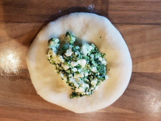 Gefüllte Spinat Feta Päckchen auf dem ROCKCROK®-Grillstein