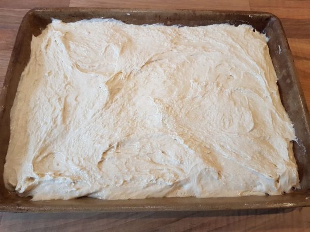 Butterzuckerkuchen mit Aprikosen Schmand Nästchen auf dem großen Ofenzauberer