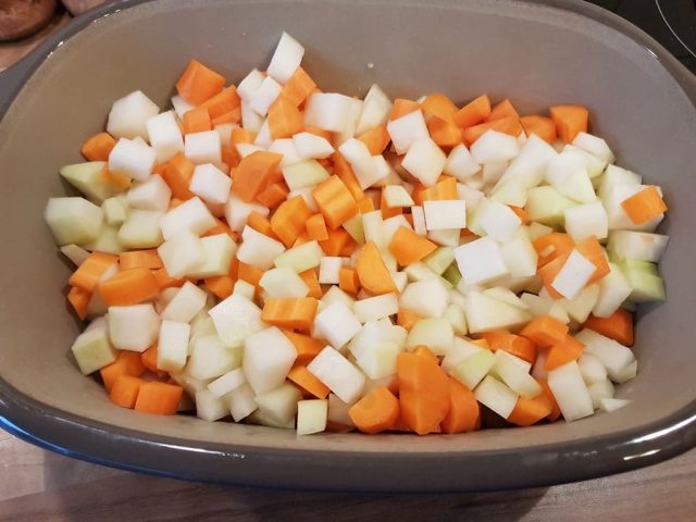 Kohlrabi - Möhren Eintopf mit Hackbällchen aus dem Ofenmeister