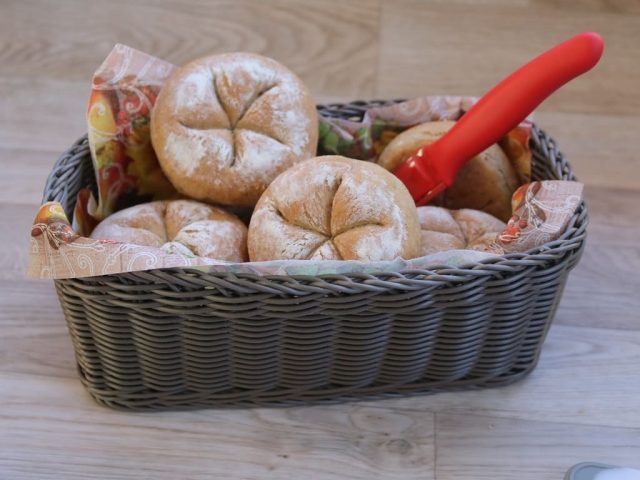 Kaiserbrötchen mit Dinkelmehl