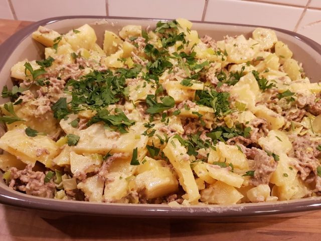 Kartoffelhackfleischauflauf aus der Ofenhexe