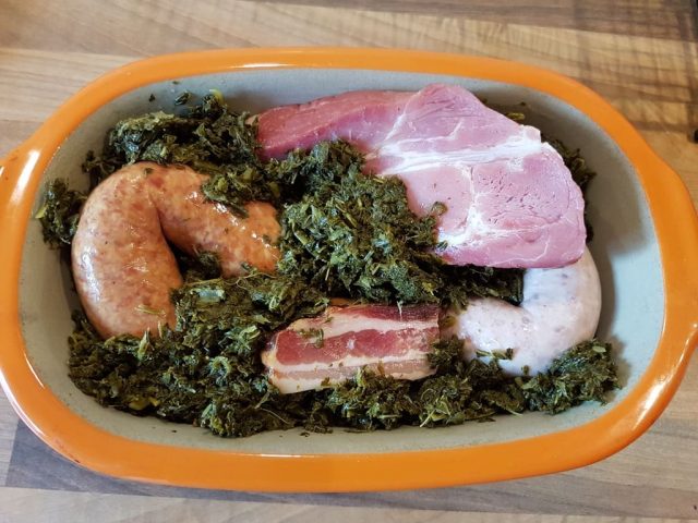 Grünkohl mit Bregenwurst, geräuchertem Kassler Nacken / Bauchfleisch aus dem kleinen Zaubermeister