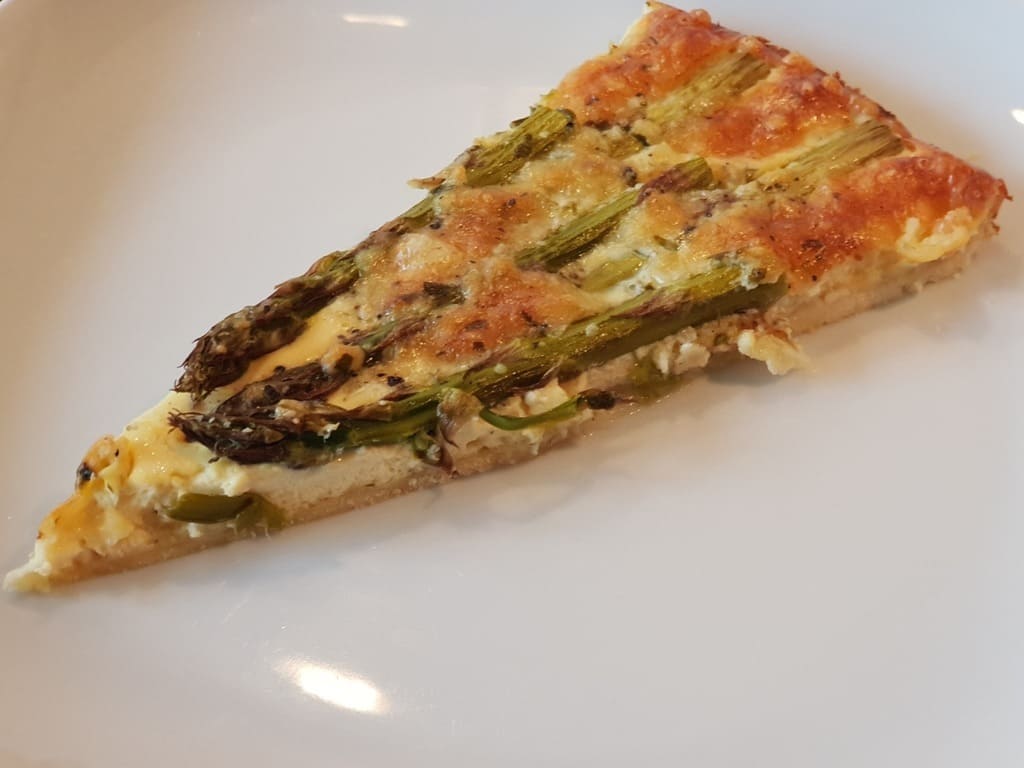 Spargel - Lauch Tarte vom großen runden Stein " White Lady"