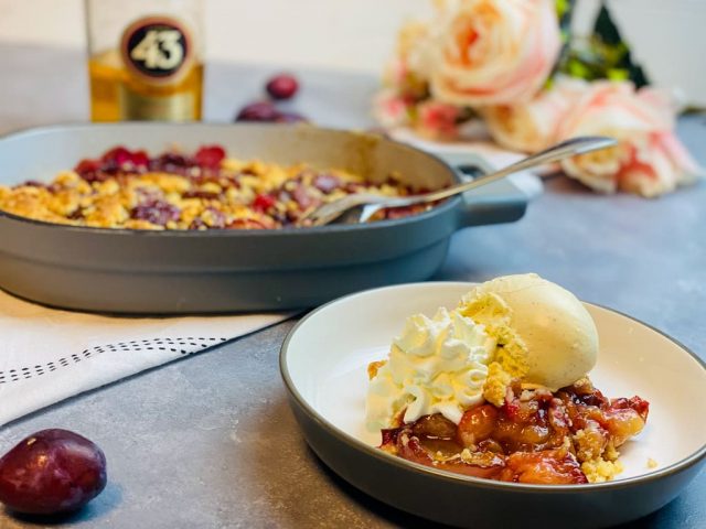 Zwetschgen Crumble mit Marzipan Streuseln
