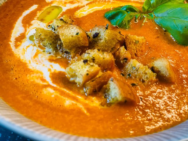 Tomatensuppe mit Croutons