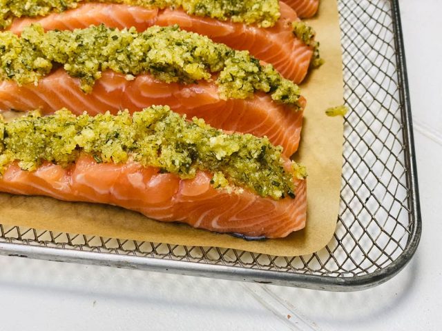 Lachs mit Parmesan-Pankow-Kruste – Aus dem Deluxe Air Fryer –