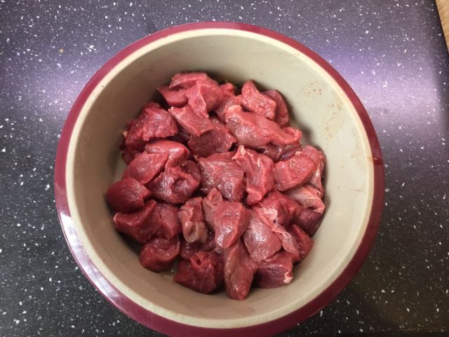 Gulasch aus dem runden Zaubermeister - ohne anbraten -