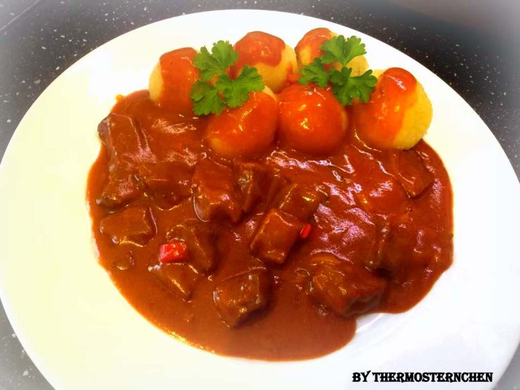 Zaubergulasch aus dem Ofenmeister