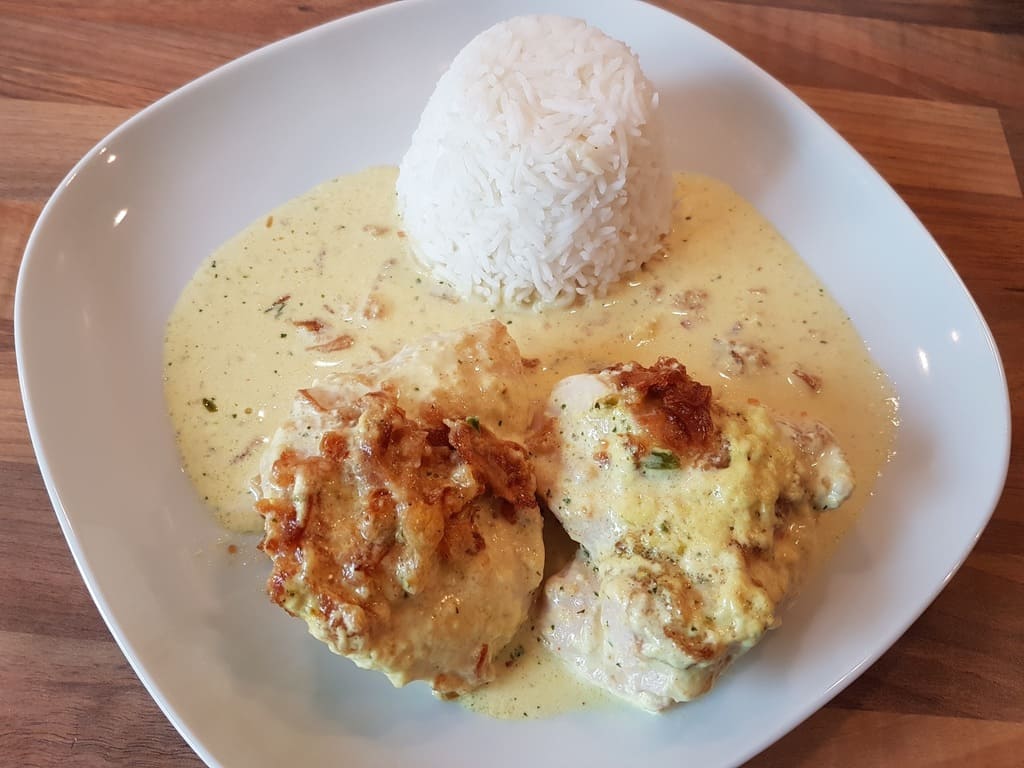 Zwiebel Sahne Putenschnitzel mit Basmati Reis aus dem Ofenmeister