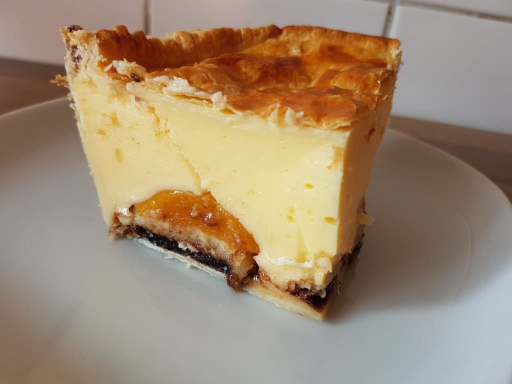 Blätterteigkuchen mit Pfirsichen und Java Keks Füllung