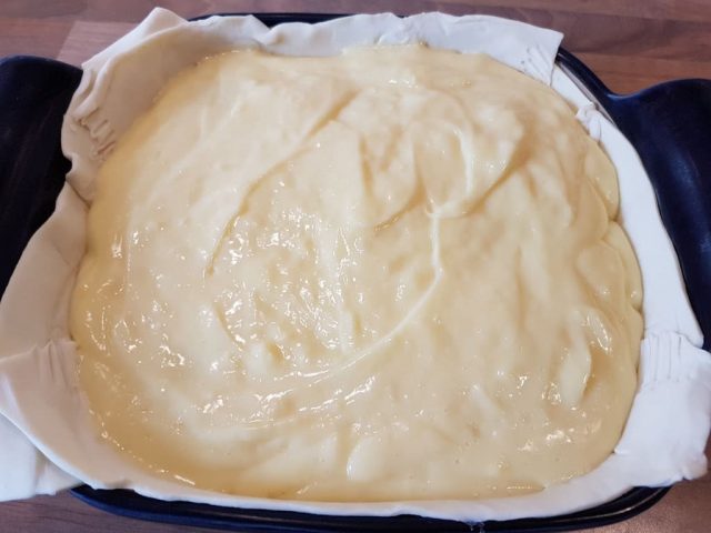 Blätterteigkuchen mit Pfirsichen und Java Keks Füllung