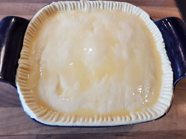 Blätterteigkuchen mit Pfirsichen und Java Keks Füllung