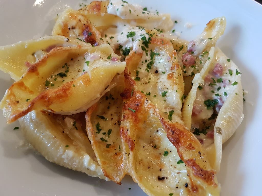 Gefüllte Conchiglioni Elsässer art aus der rechteckige Ofenhexe®