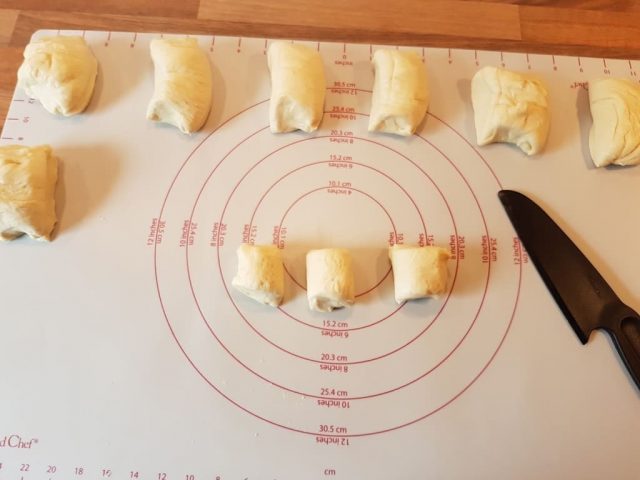 Hefezöpfchen mit Bacon und Käse auf dem großen Ofenzauberer