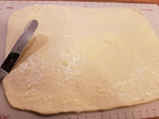 Raclette Faltenbrot mit Raclette Käse / Camembert und Preiselbeer Topping