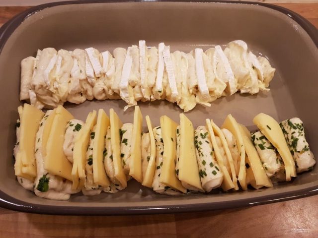 Raclette Faltenbrot mit Raclette Käse / Camembert und Preiselbeer Topping