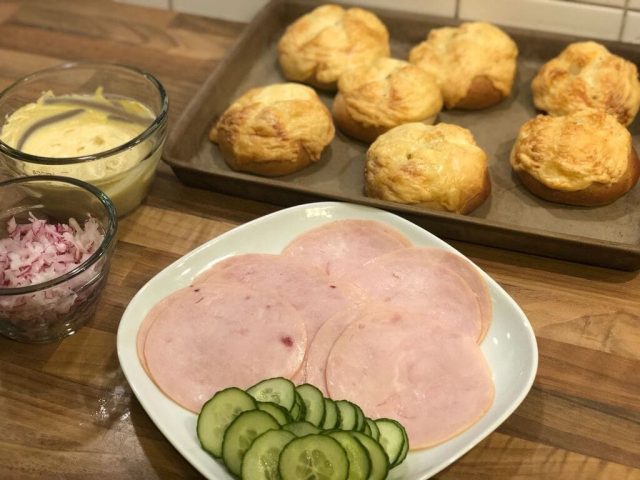 Käsebrötchen auf dem großen Ofenzauberer
