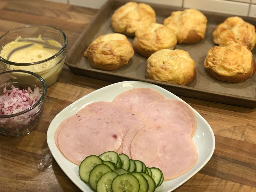 Käsebrötchen auf dem großen Ofenzauberer