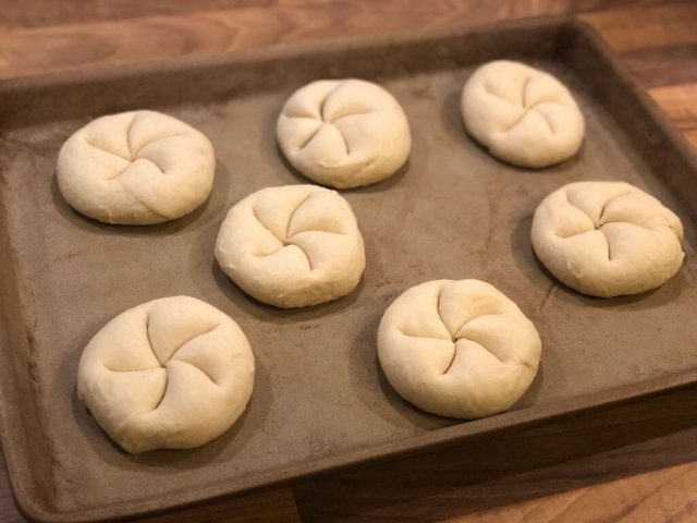 Käsebrötchen auf dem großen Ofenzauberer