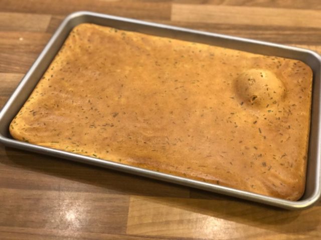 Pfannkuchenrolle mit Kräuterfrischkäse vom mittleren Blech Pampered Chef®