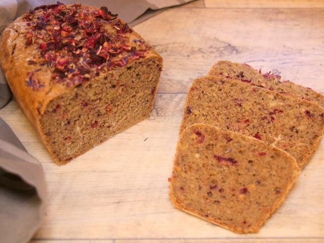 Frühlingsbrot Svenja mit Blütendecke1