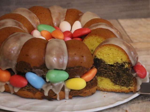 Mandarinen-Mohn Gugelhupf mit Tonkabohne aus der Kranzform / Gugelhupfform