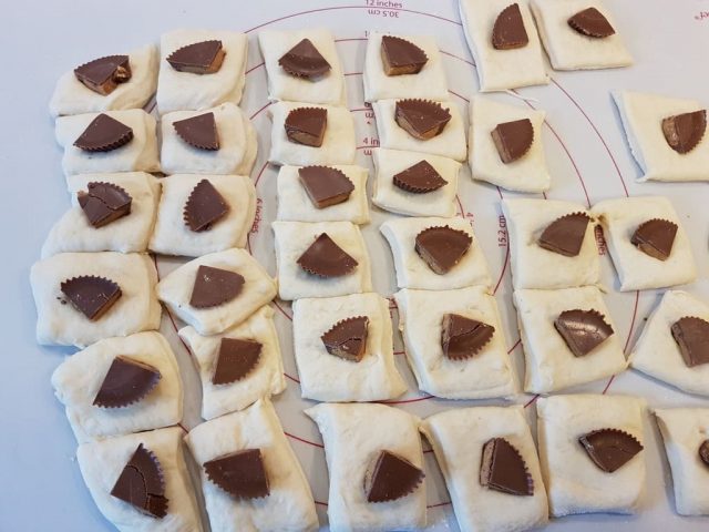 Monkey Bread mit Reese's Füllung für die Kranzform