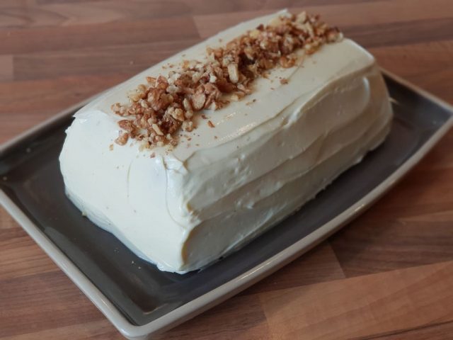 Möhren - Walnusscake mit Frosting aus dem Zauberkasten