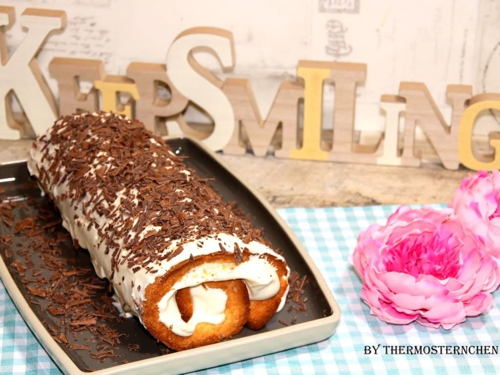 Biskuitrolle mit Lemoncurd und Schokosplitter
