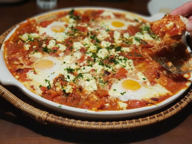 Shakshuka vom neuen runden Stein "White Lady"