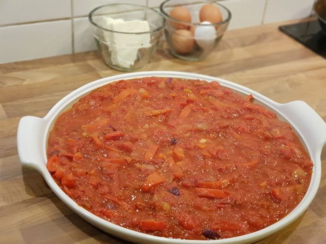 Shakshuka vom neuen runden Stein "White Lady"
