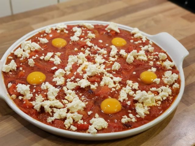 Shakshuka vom neuen runden Stein "White Lady"