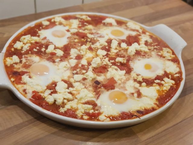 Shakshuka vom neuen runden Stein "White Lady"