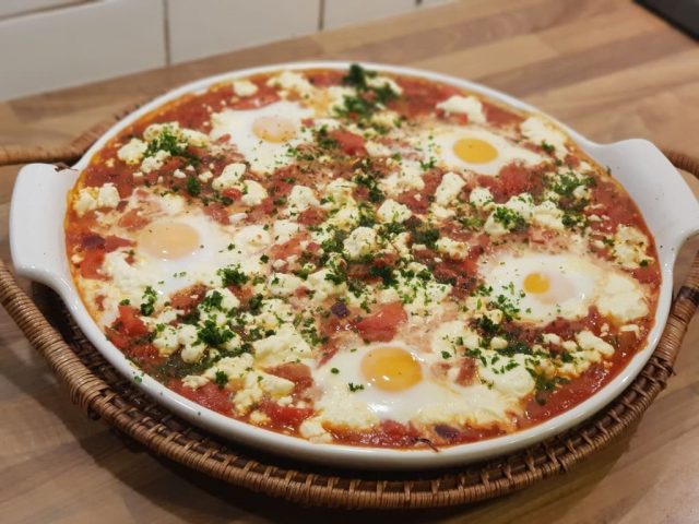 Shakshuka vom neuen runden Stein "White Lady"
