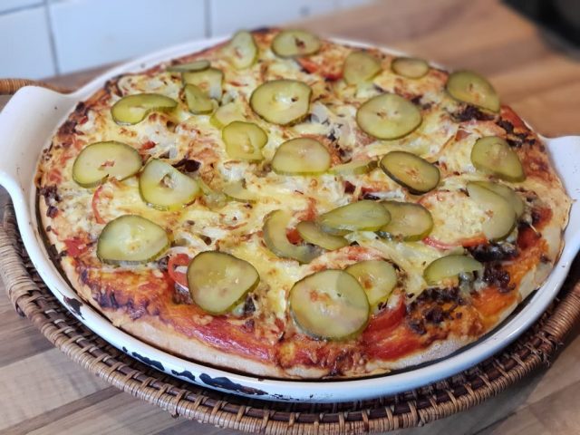 Cheeseburger Pizza auf der White Lady