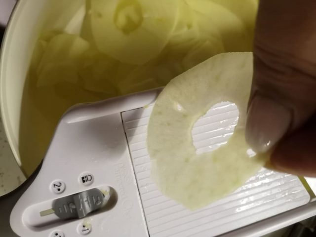 Cremiger Apfelkuchen mit Walnuss-Crunch