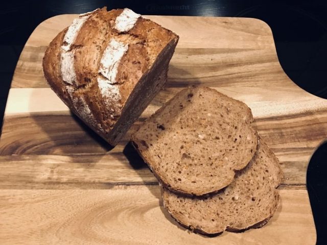 Möhrchenkruste mit Walnüssen