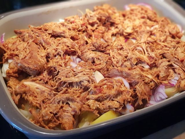 Pulled Pork Auflauf in der großen Ofenhexe