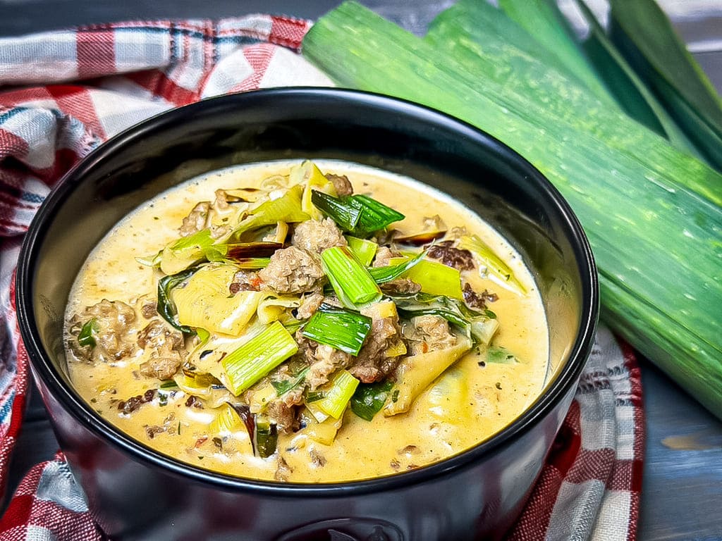 Hackfleisch-Käsesuppe mit Lauch aus dem Ofenmeister