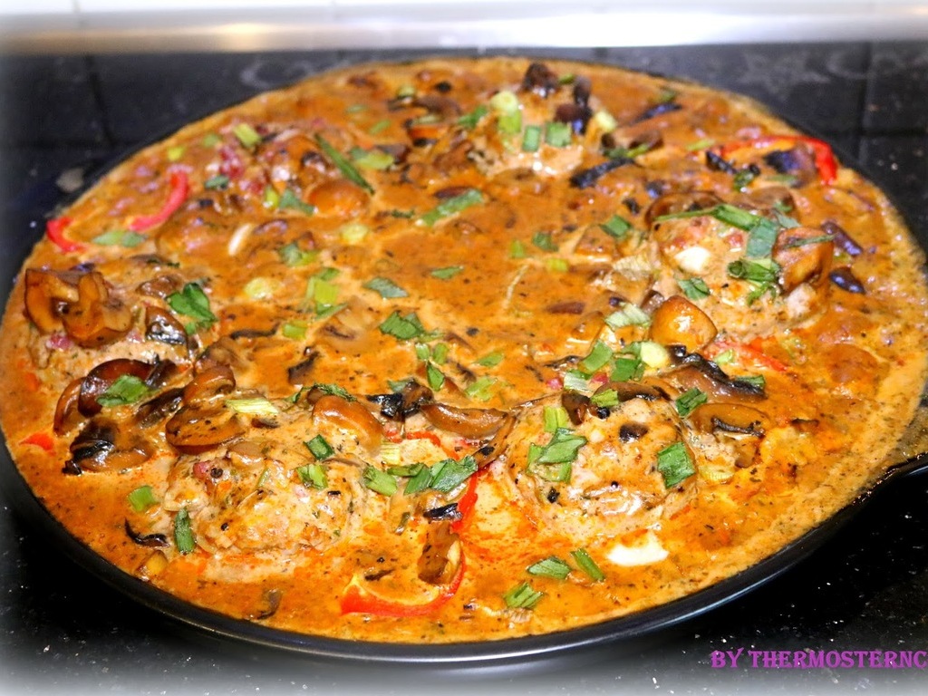 Hackfleischpfanne Jäger Art auf dem Pampered Chef® Rockcrok Grillstein