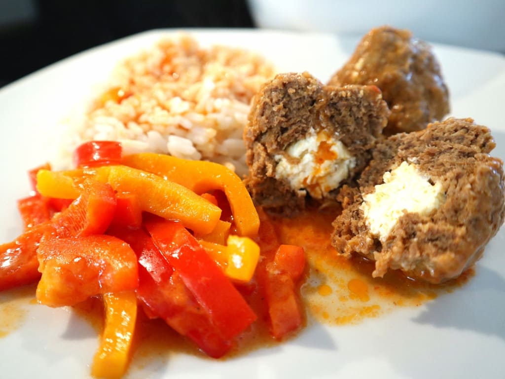 Hackbällchen in Metaxa-Sauce aus dem Bäker