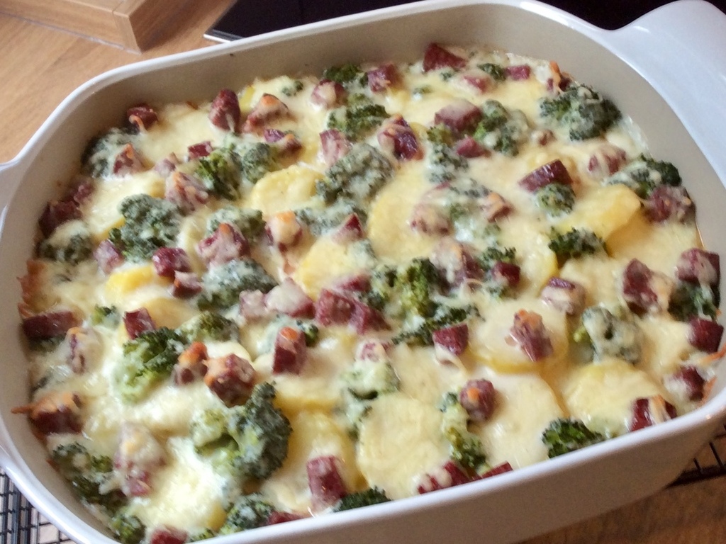 Kartoffel-Brokkoli-Gratin mit einem Hauch von Wild