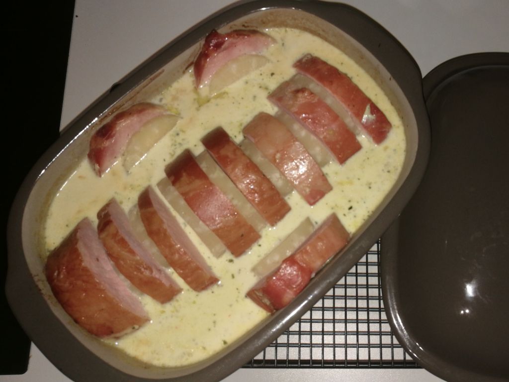 Lachsbraten mit Ananas und heller Soße gekocht im Ofenmeister