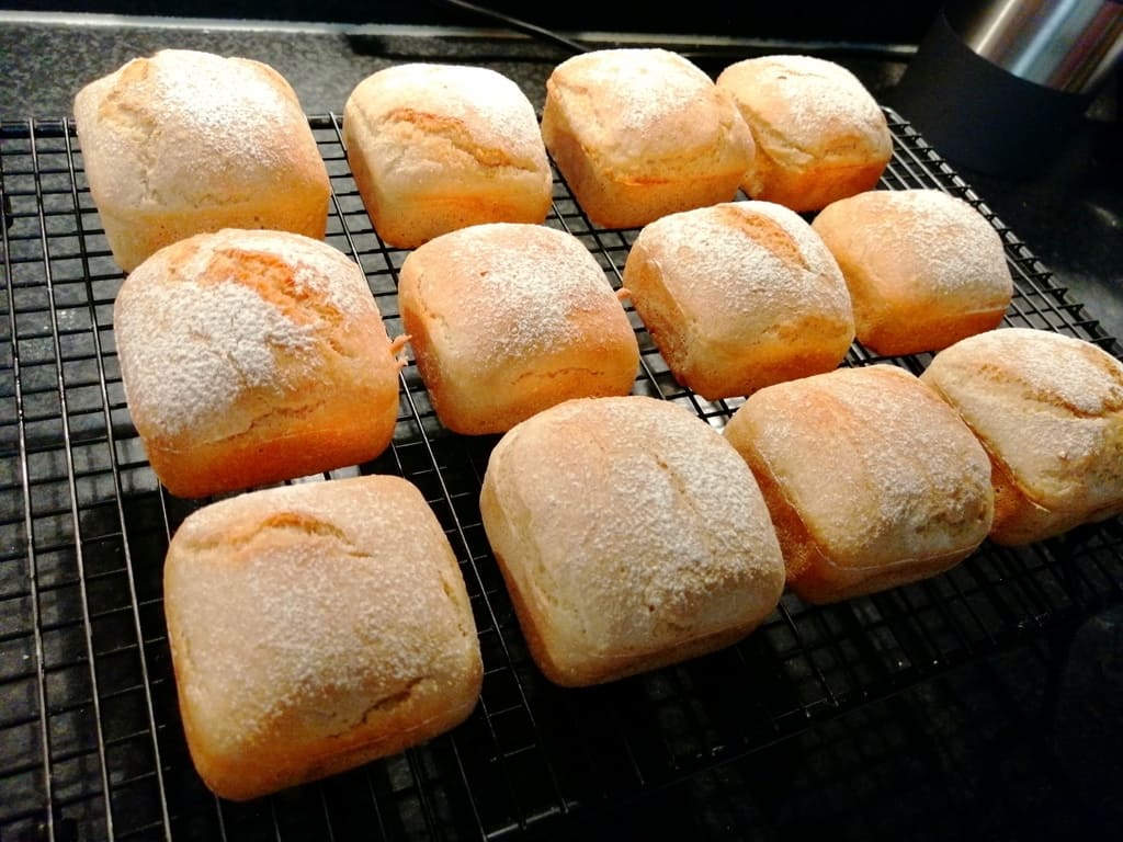 Weizenbrötchen aus der Brownieform