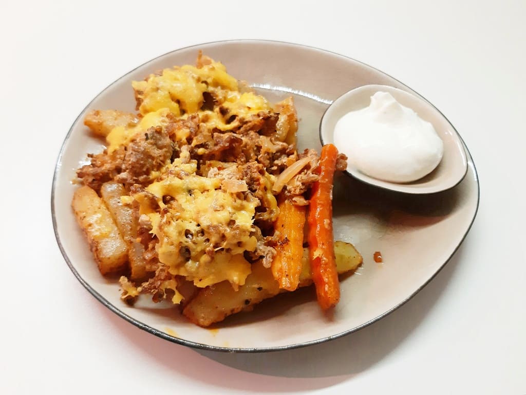 Low-Carb überbackenes Gemüse mit Hack auf der White Lady