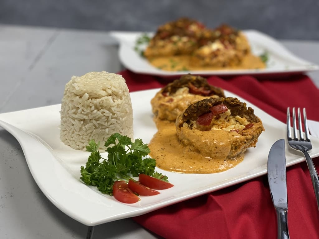 Griechisches Bifteki in Feta Sauce