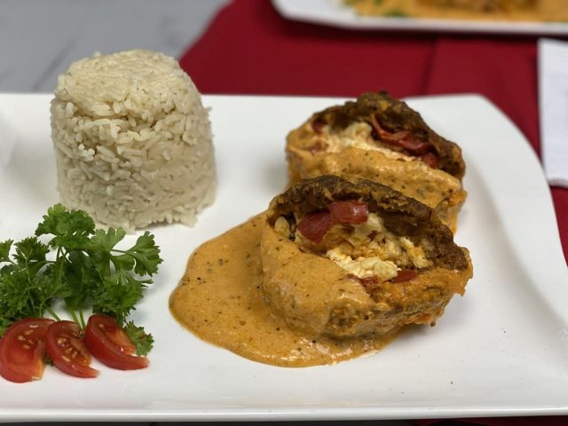 Griechisches Bifteki in Feta Sauce